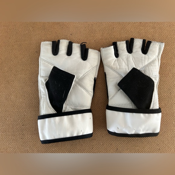 PETRA    WEIGHT LIFTING, WORK OUT, leather fingerless gloves, XS, - Picture 2 of 3
